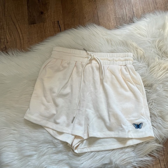 PRINCESS POLLY Leon Shorts - Picture 2 of 3